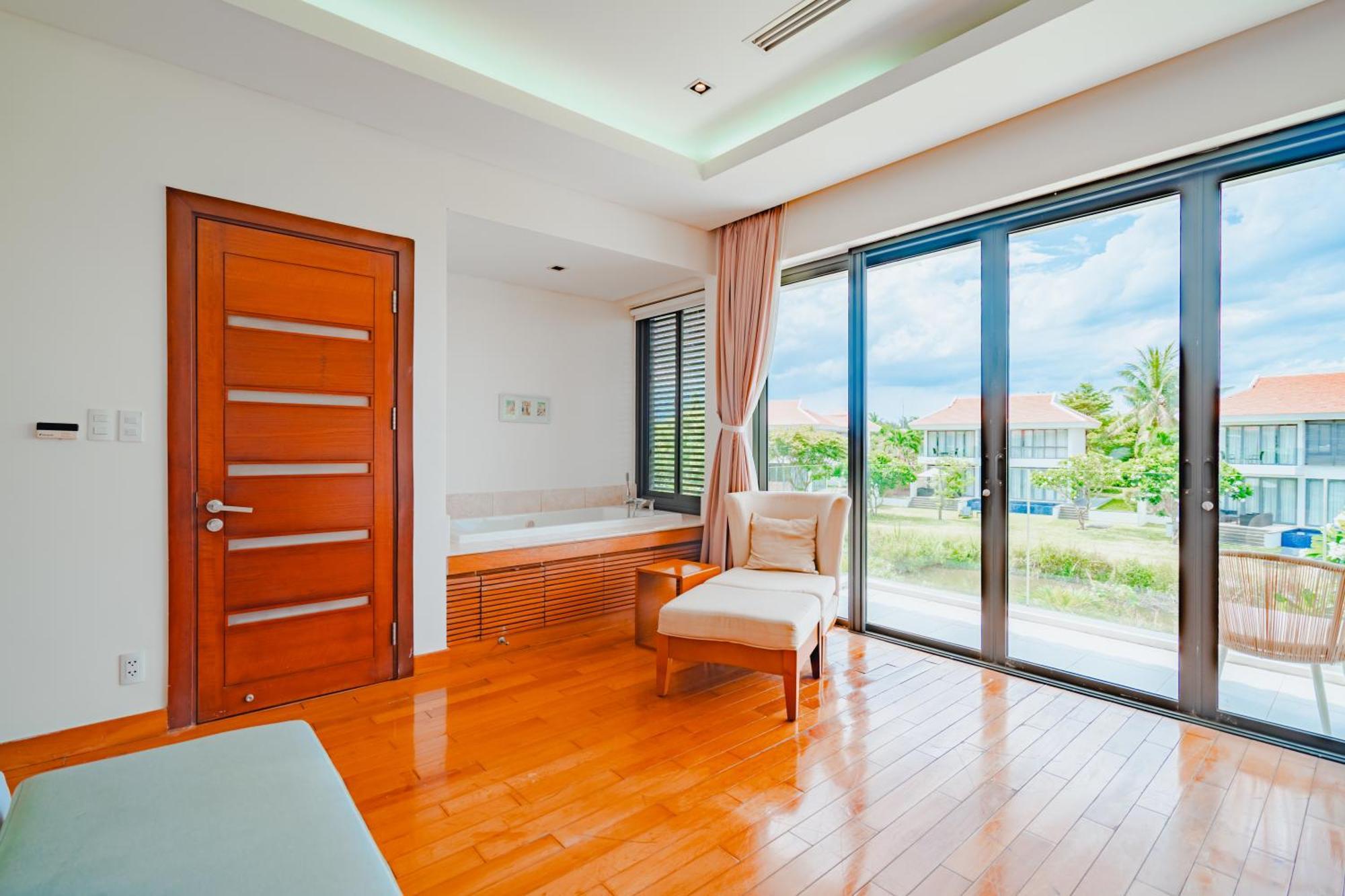 The Ocean Apartment *